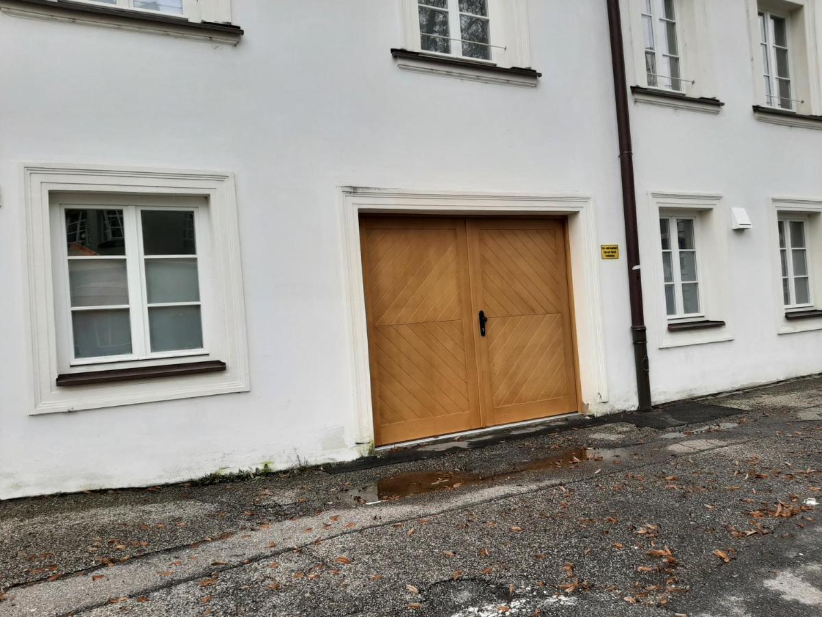 شقة Zentrale Lage I Historisch I Parkplatz I Fahrradkeller اشتراوبينغ المظهر الخارجي الصورة