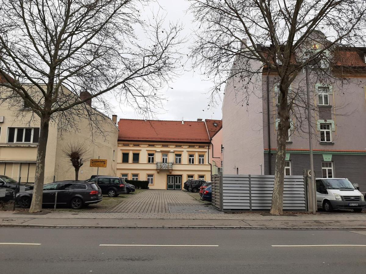 شقة Zentrale Lage I Historisch I Parkplatz I Fahrradkeller اشتراوبينغ المظهر الخارجي الصورة